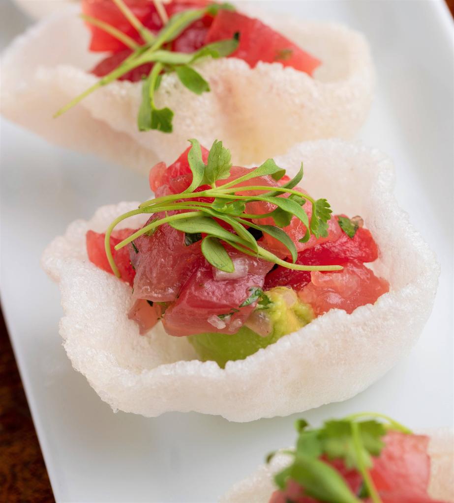 Start your night at STACK with our Tuna Tartare, light and fresh with avocado, soy wasabi, and togarashi spiced wontons. 
Take a bite: spr.ly/6011EebBv