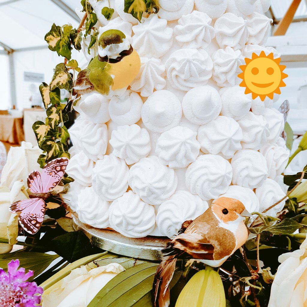 The 2nd day of brilliant 😎 #sunshine <a href="/FirleGdnShow/">Firle Garden Show</a> <a href="/FirlePlace/">Firle Estate</a>. Final day tomorrow &amp; it's going to be hot, hot hot! #Easter #EasterWeekend #marshmallow
#sunshine #gardens #family #spring