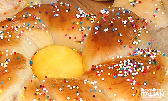 itsakeeperblog's tweet image. Tomorrow's Easter, what's cooking? Maybe this Italian Easter Bread from @Slow_Roasted ! 🍞 buff.ly/2Ve2D5S #EasterBread #EasterRecipes