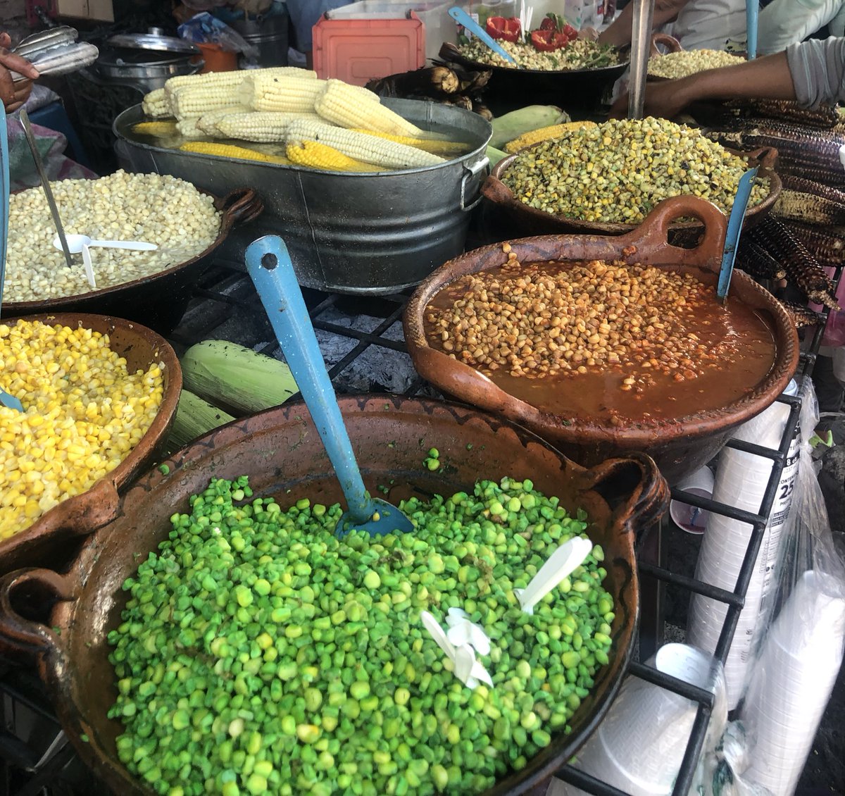 Brenda Peña on Twitter: "Miren esta delicia! Esquites con chile poblano,  guajillo, mantequilla y elote dulce. Cual se les antoja ?  #méxicoysussabores… https://t.co/r0mimTxL7G"