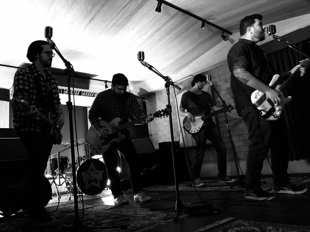 pietrosoficial's tweet image. Segunda agora vamos contar um segredo pra vocês. Tá chegando! 
#pietros #banda #música