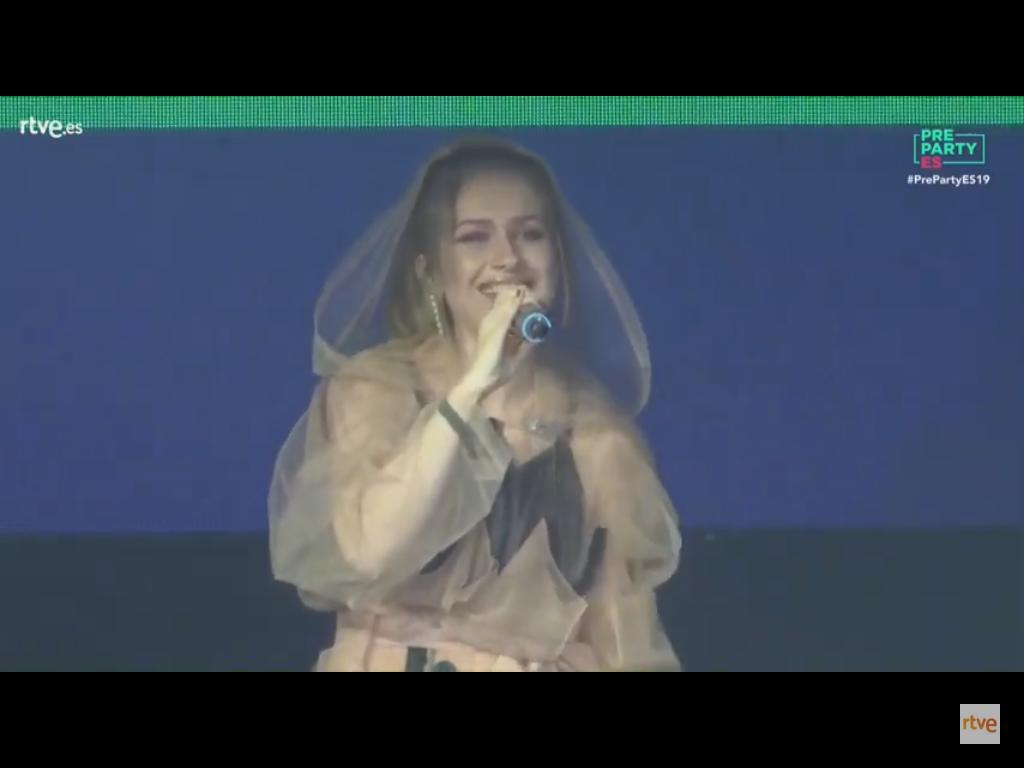 MundoESCLatino's tweet photo. Ester Peony canta "On A Sunday" inspirada en Lisa Ajax
Ester we love you
#Eurovision #PrePartyES #PrePartyES19 #DareToDrame #esc2019 https://t.co/N94zzgI1rP