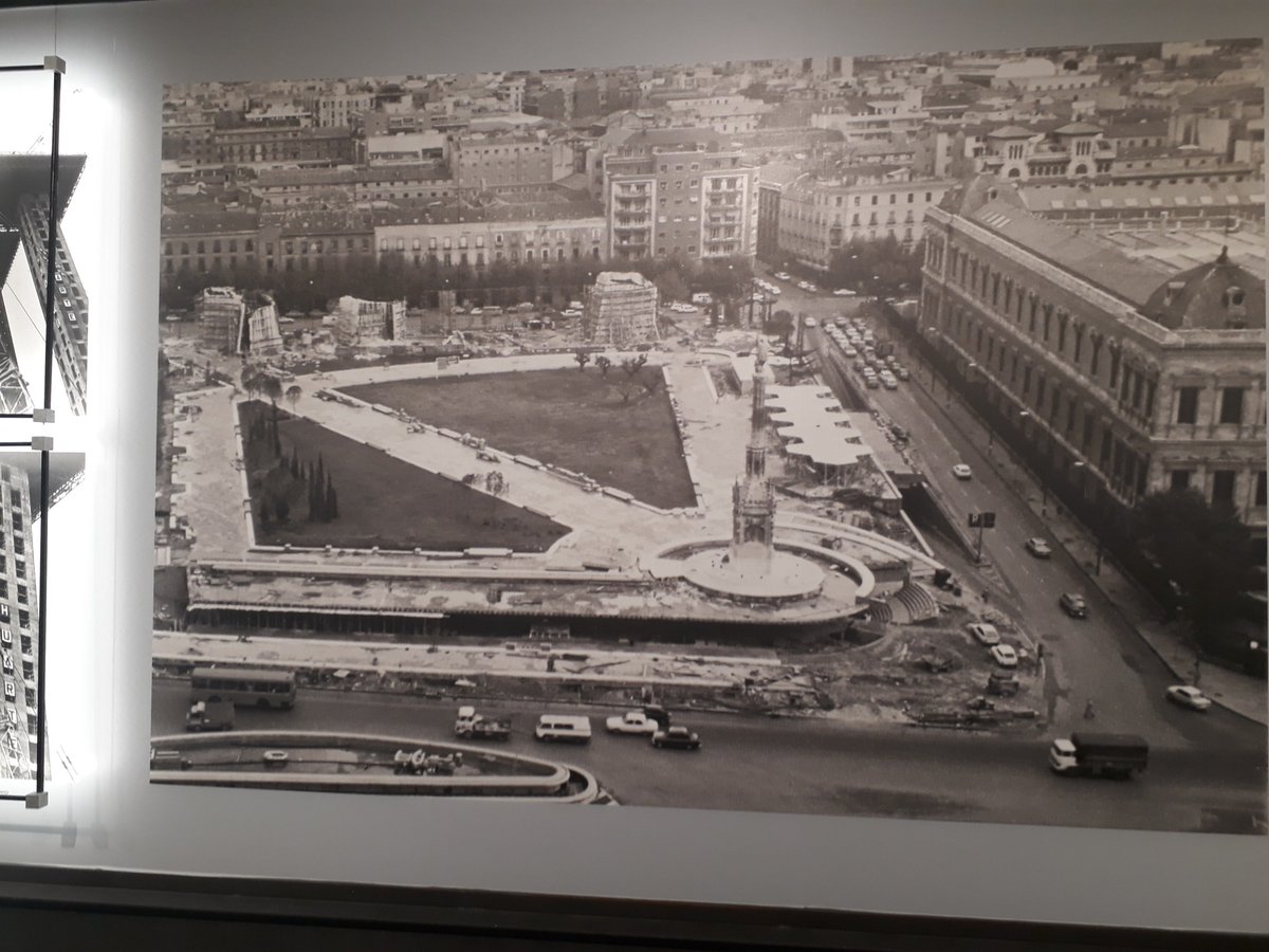 ferlandecho's tweet photo. Exposición en el Fernán Gómez de Madrid sobre el concurso para la Plaza de Colón viendo el antes y el después la ciudad salió claramente perdiendo. https://t.co/ggsDQCVYBR