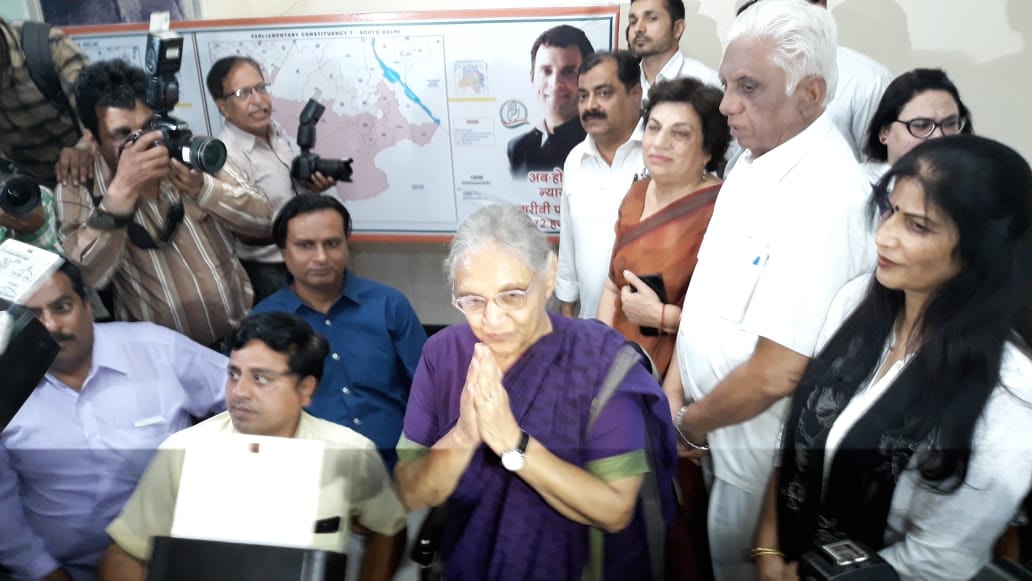 AshishKumarPB's tweet photo. Inaugural of the Control Room at Delhi Pradesh Congress for the upcoming elections in #Delhi by Smt @SheilaDikshit ji. Smt @KWaliaINC Sh. @kochar_jitender Sh. @Rohitinc28
दिल्ली कांग्रेस का चुनावी कंट्रोल रूम का उदघाटन आज दिली काँग्रेस अध्यक्ष श्रीमती शीला दीक्षित जी ने किया। https://t.co/KCLqix6slV