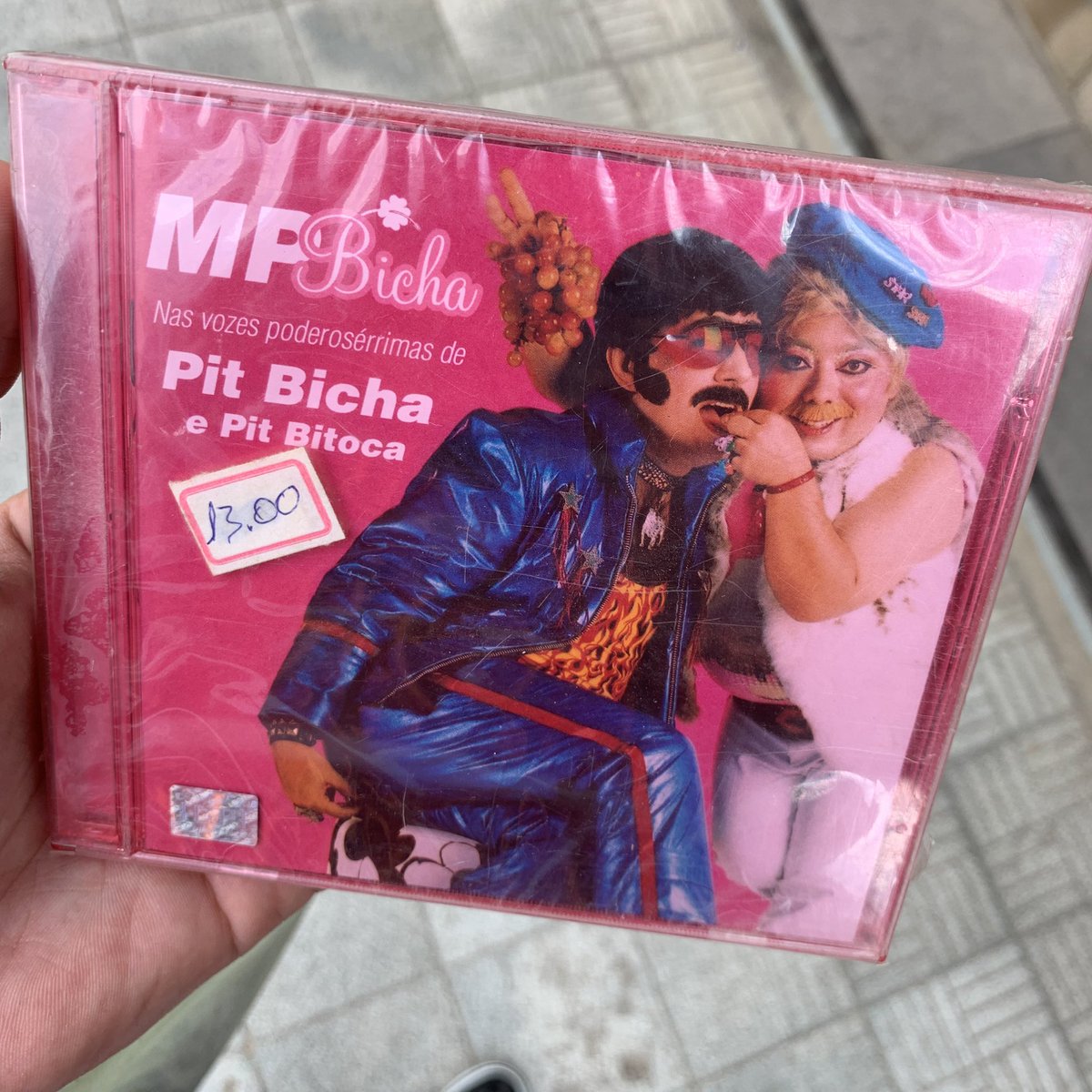 rodolfohoppe's tweet photo. Gente olha o que eu achei numa loja de CDs @TomCavalcante1 😂😂😂😂😂😂 #pitbicha #pitbitoca #MegaTom https://t.co/lRktog6i3j