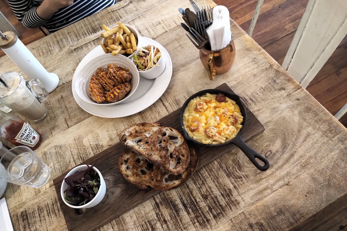 SKCwitter's tweet photo. #WhenInWolves... go to @medicinebrum #Codsall πππ
#garlic #sourdough is my new jam π€€π€€π€€ https://t.co/A42jqg79Ud