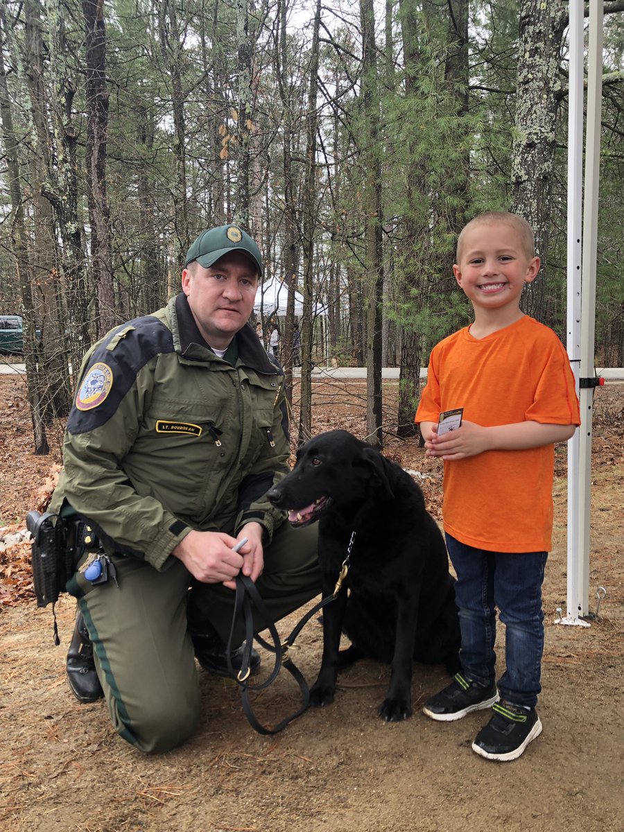 WeatherbeeJill's tweet photo. Wild NH day , Hunter got to meet Officer Boudreau and Ruby today from #Northwoodslaw #Ruby @NorthWoodsLawAP https://t.co/Bwwu3Po09N