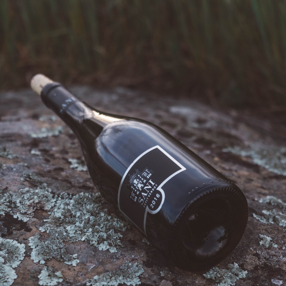 Y en nuestros atardeceres encontramos el color tinto que baña nuestros cielos y el magnífico sabor que enamora nuestros paladares. Tinto Sani
.
.
.
.
#MuchoQueHacerteSentir #CalidadExtremeña #Quotes #TradicionExtremeña #bodegasSani #Vino #Vinotinto
#VinoTinto #Salud #picoftheday