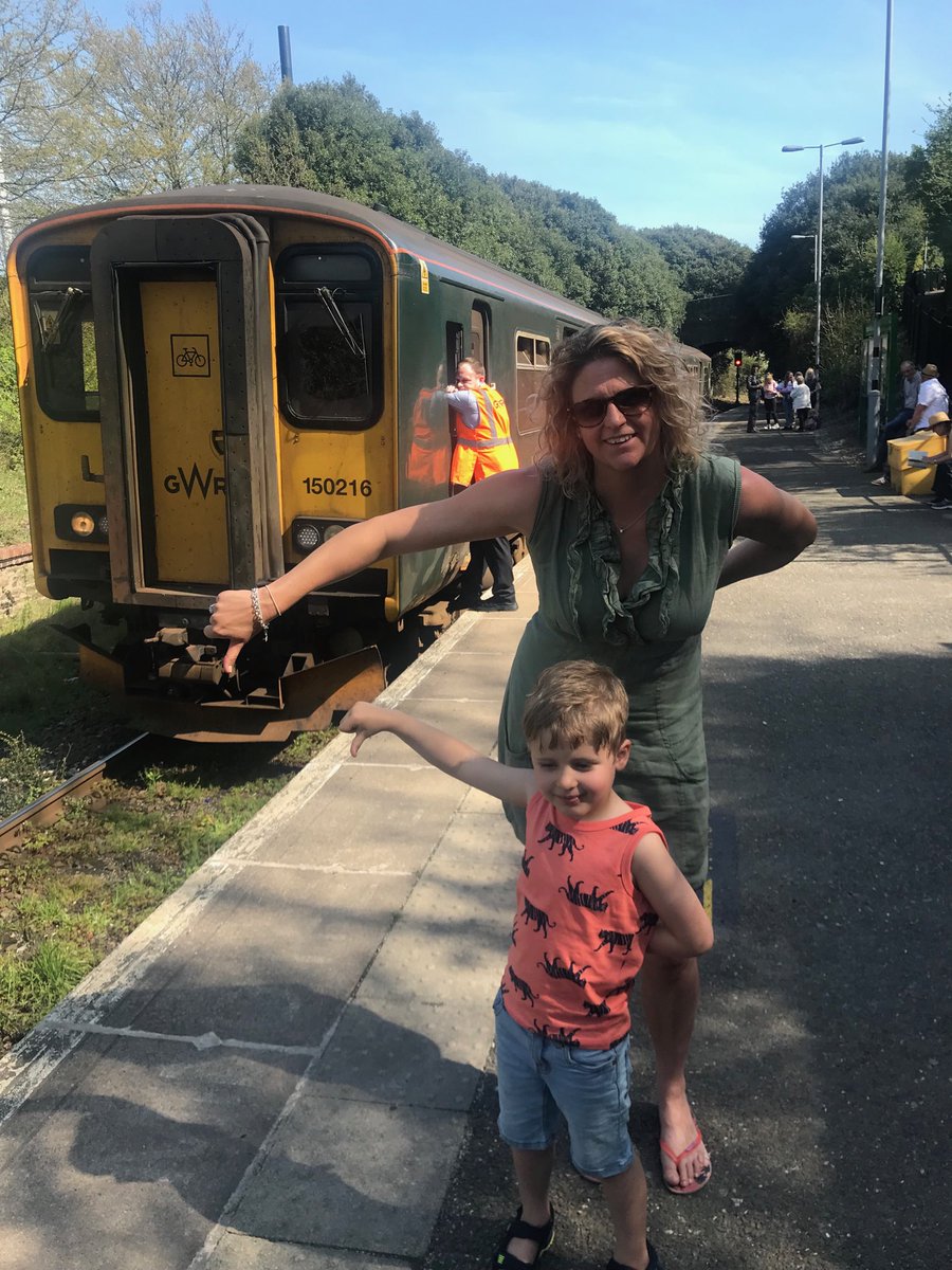 chrissyboybond's tweet photo. Nice day out on the train until the terminal break down!! #carhome #thanksJB https://t.co/ZmI6mTOM8P