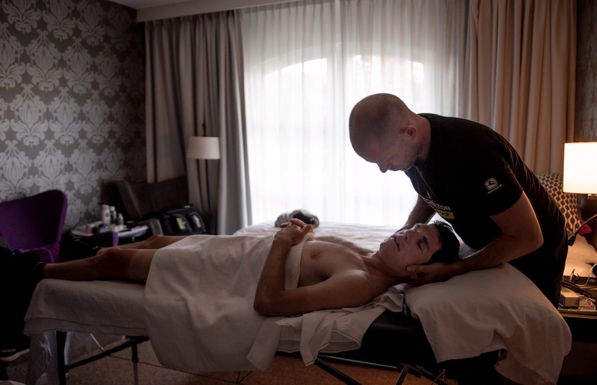 #AmstelGoldRace A final treatment for <a href="/darylimpey/">Daryl Impey</a> ahead of a big day tomorrow 👊🏼 We’re ready! #AGR