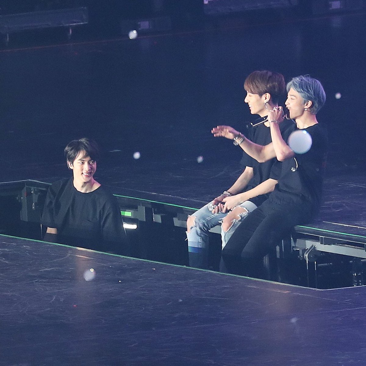aprae1q's tweet photo. ขอยาดเกียดพี่จินที่มองกุกมินหน่อยได้ปะ55555
#kookmin #jikook https://t.co/lI9apWxpfh