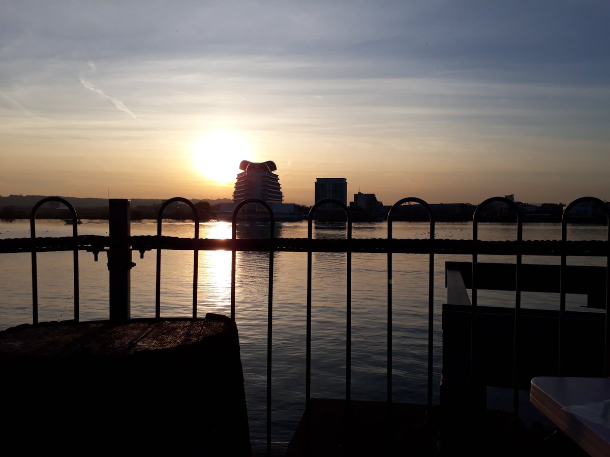 YvonneMurphy111's tweet image. A pint. And a view. And stop.