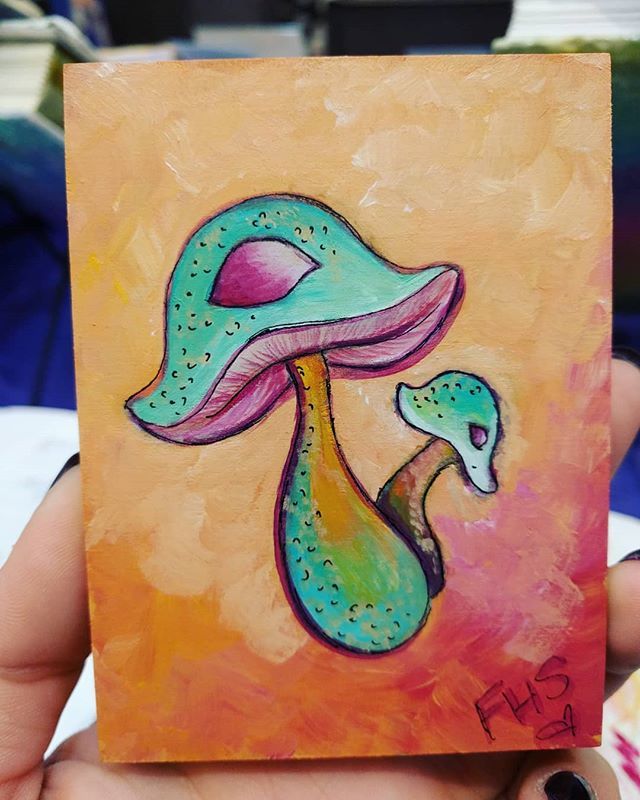 FreshHellStudio's tweet photo. Painted some #mushroombros at #havencon today! They're very cute and always ready to fight 💪
.
.
.
#shrooms #painting #acrylicpainting #acrylic #convention #artistalley #monsterpainting #lilmonster #cute #cutemushroom #mushroom https://t.co/A12bfT2EAY https://t.co/hFCaMaPJLe