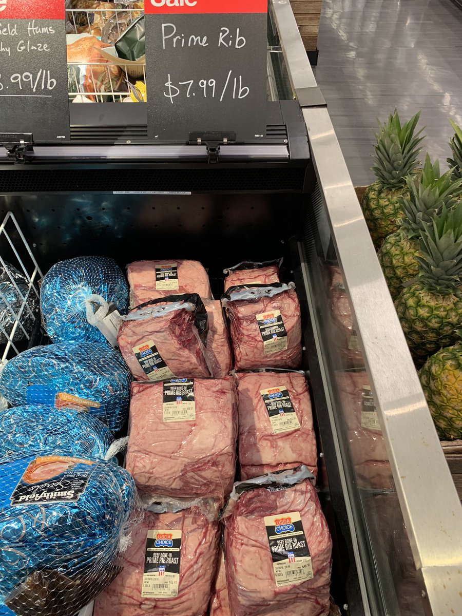 JustinBarnum_KC's tweet image. Prime Rib or Berries?! 1759 has got you covered! Hop on over and see this team for all your weekend of feasts needs! @LauraBoulware @palayeva @AndreaMarina6 @KaylaTarget