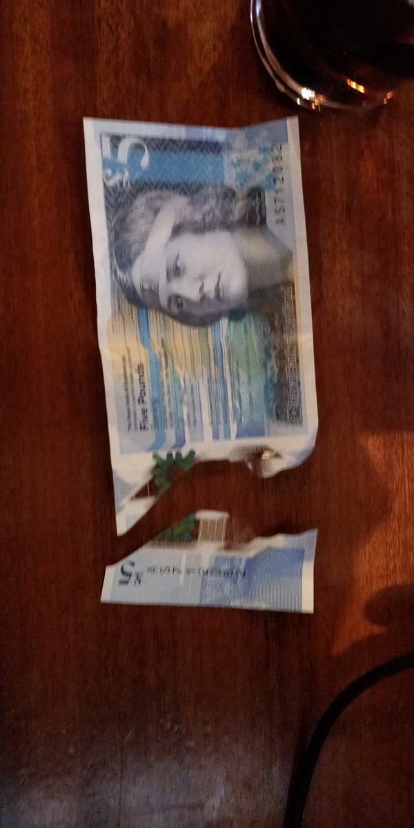 Smithy_Scout's tweet image. Supposedly indestructible £5 notes... I'm not convinced I straightend it and it just dissintigrated ... #newfivepoundnotes #plasticmoney #5quidoutofpocket