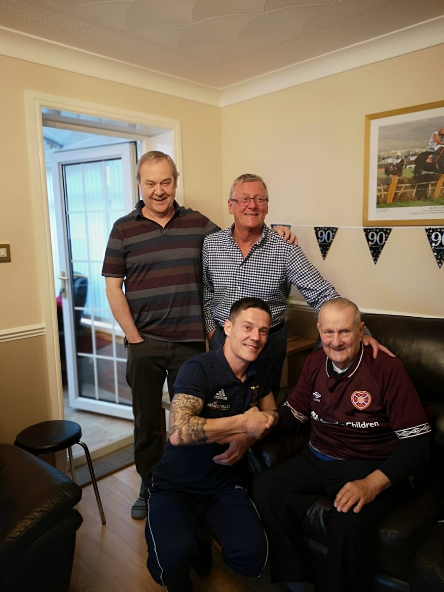 AEdginton_x's tweet photo. Not every day this happens!! Bet my grandad is so chuffed @JamTarts #IanBlack #ninetiethbirthday my dad is giving it the 5-1 ❤ https://t.co/8nlGQsf6JZ