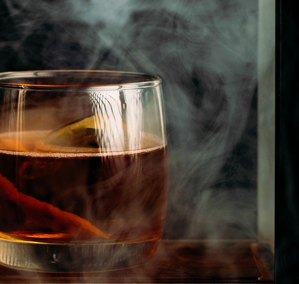 FixLV's tweet image. Sweet, smoky, and strong - just the way we like it. #SmokedOldFashioned
View our cocktail menu: spr.ly/6014EebTi