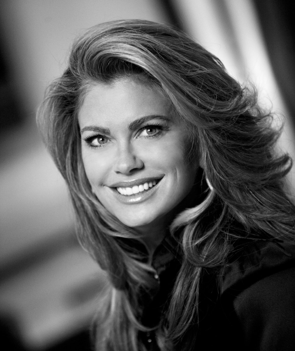 DidiHirsch's tweet photo. Model, actress, author, and entrepreneur, Kathy Ireland @kathyireland will present the Leadership Award to @NFLPA at our 23rd #ETSAwards. Kathy uses her platform to support those in need. For more information go to https://t.co/mAxpc9Y3EM #erasingthestigma https://t.co/2b3k32aKTI
