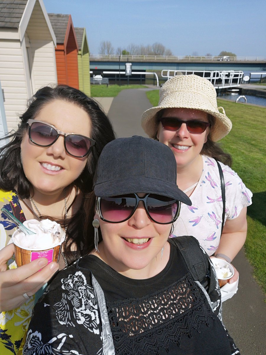 HoneyandStag's tweet photo. Great day out in Falkirk with @portybelle & @OnTheShelfBooks
#CallenderHouse
#TheKelpies
#GinLibrary https://t.co/Z3iRpepjuS