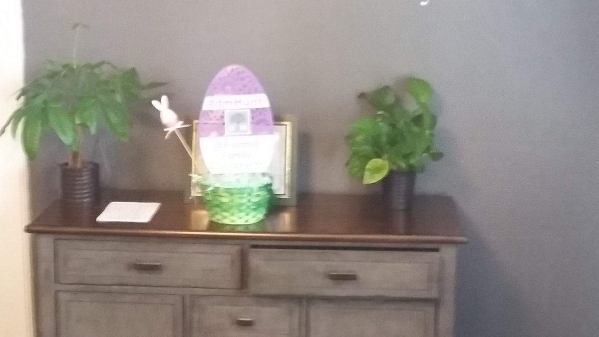 SteveScouting's tweet photo. A few more to go on this #dmHunt - Sorry for the bad shot across the office, but it it #FoothillFamilyChiropractic https://t.co/W1jYMAiwmk