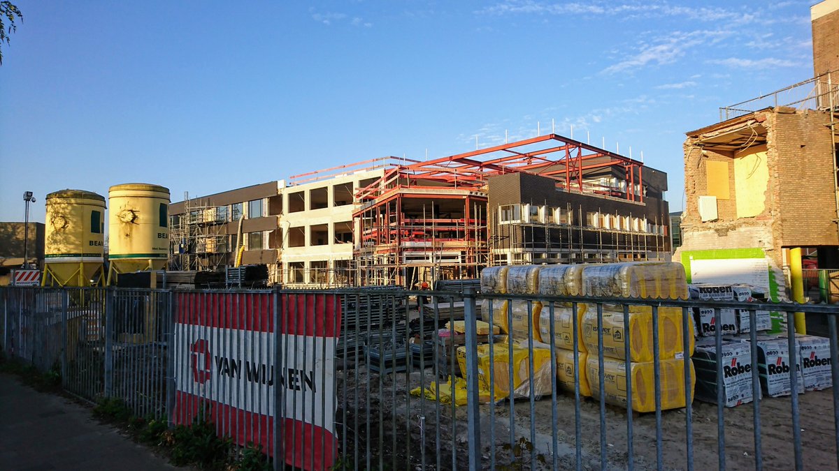 oosterbouwt's tweet photo. Vorderingen 19-04-2019 #Vernieuwbouw @FrenckenCollege door @VanWijnenGroep te #Oosterhout #ZichtopBouwendOosterhout #Bouwenaandetoekomst #bouw #bouwtweet #Bouwblogger #MFC #frenckencollege #Oosterhoutnb #Prefab #Modulairbouwen #Duurzaam https://t.co/sFL4jT85a2