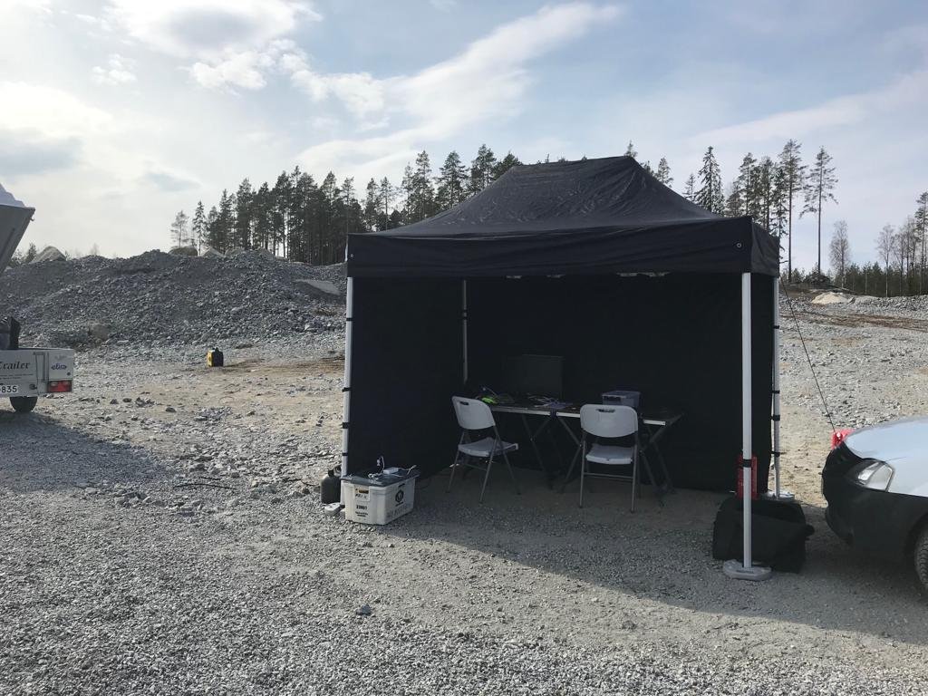 UAS_501's tweet photo. Ryhmän kalusto kehittyy. Talven aikana hankimme teltan kuvatulkkaukseen, sponsoreina Insta Group ja Tuulihaukkateltat, kiitos tuestanne! Lisäksi olemme hankkineet ilmailuradioita ilmatilan seuraamiseksi tehtävien aikana. Ryhmän valmius on hyvä viranomaisen tueksi! https://t.co/qr0cqZeSZH