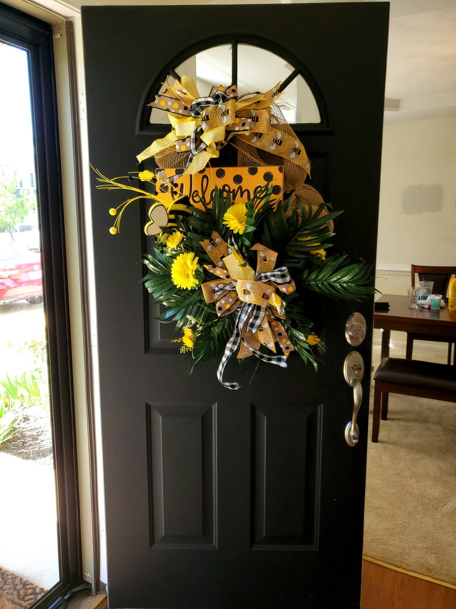 _LeShuan's tweet image. New Door Wreath ! 

#NeverBasic
#Neverstorebought