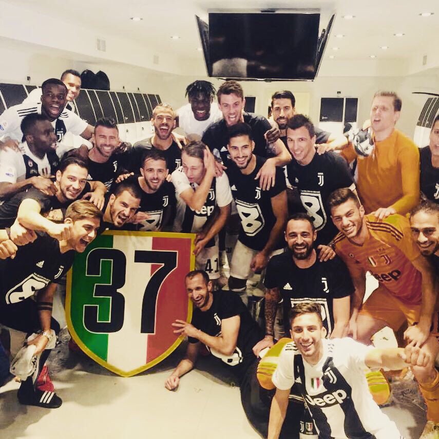 MATUIDIBlaise's tweet image. SCUDETT🎱🎱🎱🎱 !!!! Sempre Juve 🏆⚪⚫ #GiveItall #W8NDERFUL