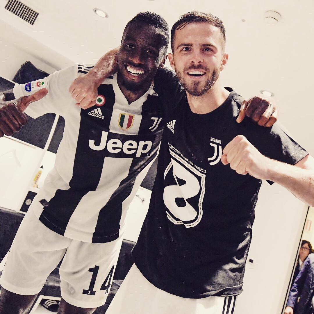 MATUIDIBlaise's tweet image. SCUDETT🎱🎱🎱🎱 !!!! Sempre Juve 🏆⚪⚫ #GiveItall #W8NDERFUL