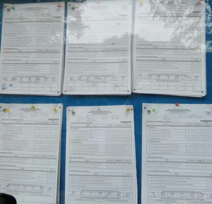PejuangUKM's tweet photo. Keren Bawaslu Tangsel Instruksikan kepada PPS Kelurahan agar menempel salinan C1 selama seminggu agar dapat dilihat warga.

Ayo kita manfaatkan dengan baik.

Colek @cubby_ghum @ronavioleta @UmiFatih10 @zarazettirazr @geloraco https://t.co/nP6cOBBhFo