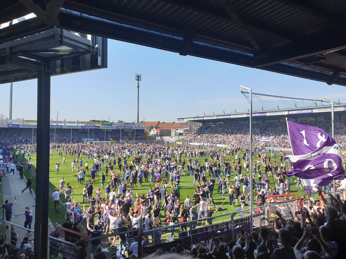 FreiherrVonG's tweet photo. Der VfL ist wieder da 💜 #VFLVFR #3Liga @VfL_1899 https://t.co/E5KGmRjR08
