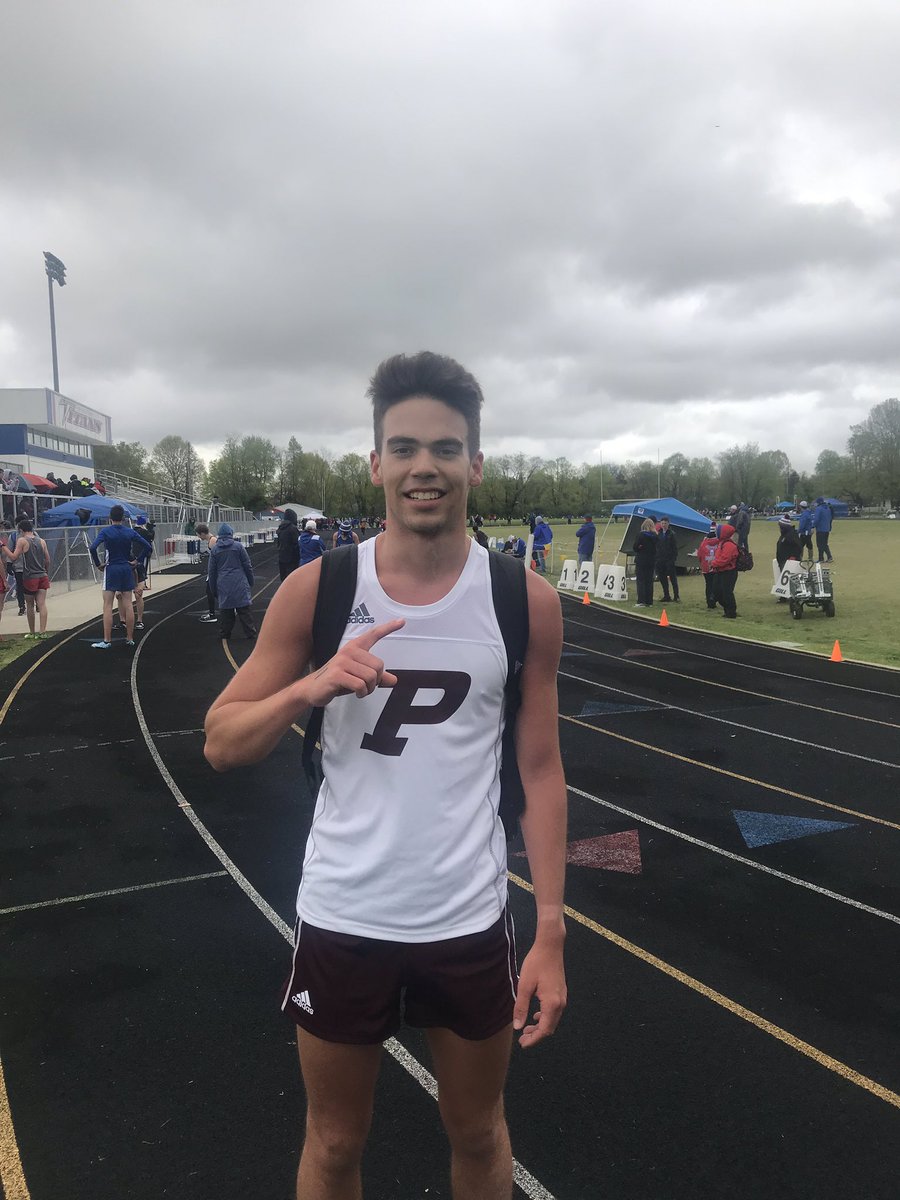 Harrison Booher wins the 2019 Heart of the Bluegrass 3200m Run with a PR time of 10:07!