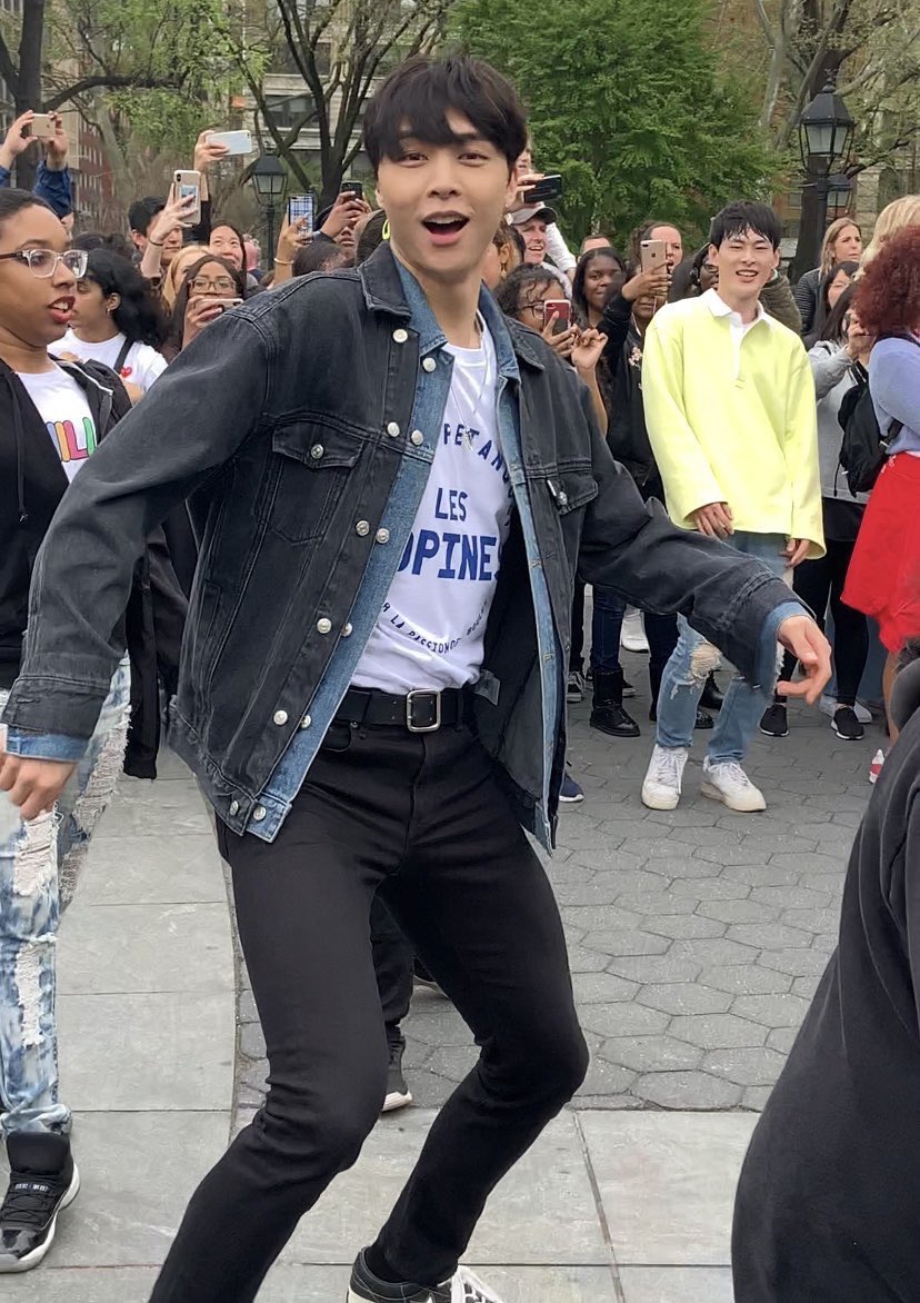 _typlayground's tweet photo. ผู้ชายเสื้อเขียวคนนั้นใช่มั้ย!!!! 🔥_🔥 https://t.co/D0Ta6MTrZW