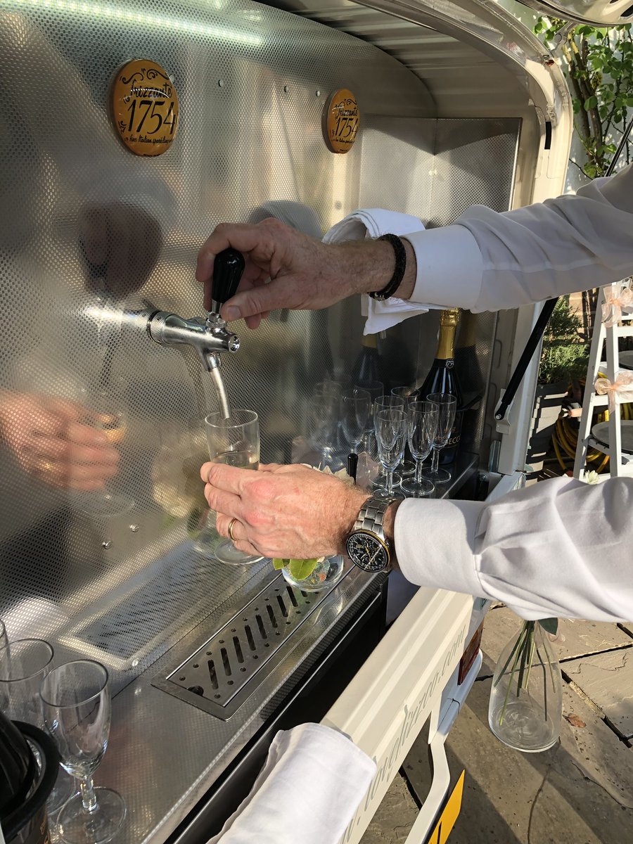 lovefizzco's tweet photo. Out and about today in party mode! #lovefizz #prosecco #bigbirthday https://t.co/y6zdK5Nj10