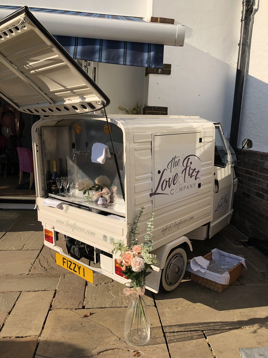 lovefizzco's tweet photo. Out and about today in party mode! #lovefizz #prosecco #bigbirthday https://t.co/y6zdK5Nj10