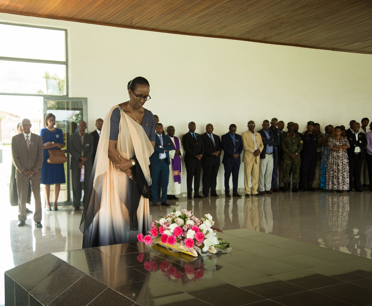 NewTimesRwanda's tweet photo. First Lady Jeannette #Kagame honours the last Queen of Rwanda, Rosalie Gicanda, who was killed 25 years ago today during the #Genocide against the #Tutsi. The Queen's death marked the beginning of the mass killings in Butare (now Huye District). https://t.co/F8EvFBe881