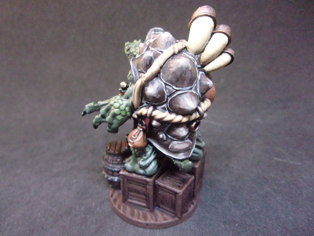 AEngelbrite's tweet photo. Orly the Tortle bard is done! I did the shell very differently from how I'd normally do it and I'm glad I gave him some height with the 3D printed barrels and crates. How do you all think he came out?
#criticalrole #CriticalRoleArt #criticalrolefanart #miniatures #painting https://t.co/yXnO91VzMq