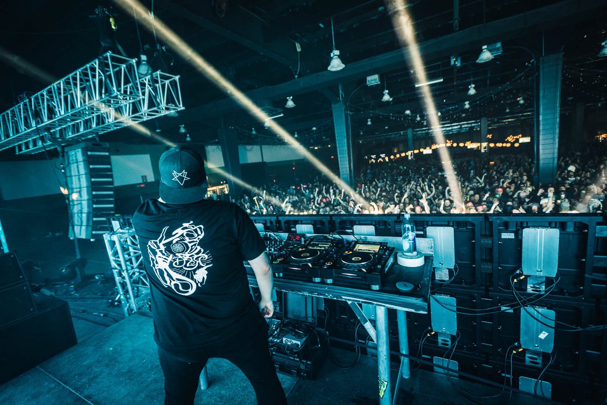 rayvolpe's tweet photo. calgary you were incredible. stacked continues tonight in vancouver! see you at 8pm 🥰 https://t.co/bjIO0qrO3c