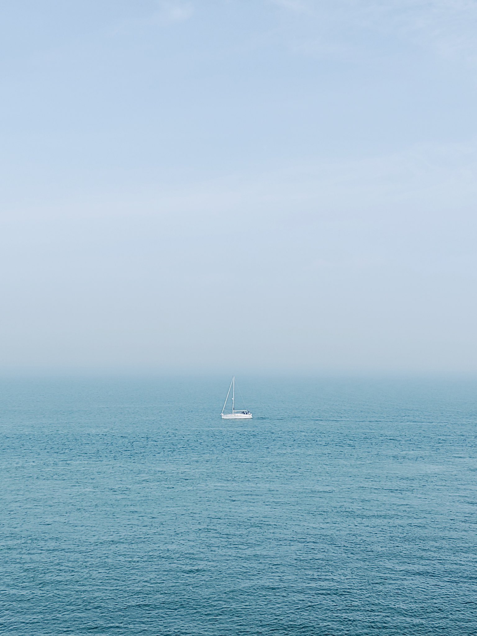 塩谷 舞 Mai Shiotani 天気が良ければ水平線のあたりにイギリスが見えるよ 土曜日 ダブリン都市部から40分の港町 Howthへ 一日中英語を話すと疲れるはずが 景色が良いから疲れにくい 天井が高いことはとても大事 語学留学30 T Co