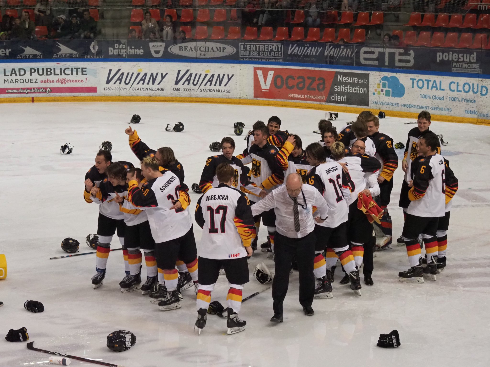 D4nxXT6WwAAJNqb.jpg:large