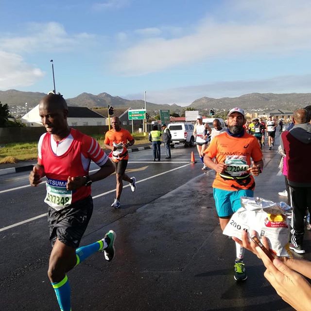 itsimplysublime's tweet photo. All the action from the Two Oceans Marathon in Cape TownSend in all your pics Info@swoosh0018.com#omtom2019 #run #running #marathon #runningsa #twooceans #capetown #capetownvibes - https://t.co/AuAlSdAEr3 https://t.co/Ea6uklRaLt