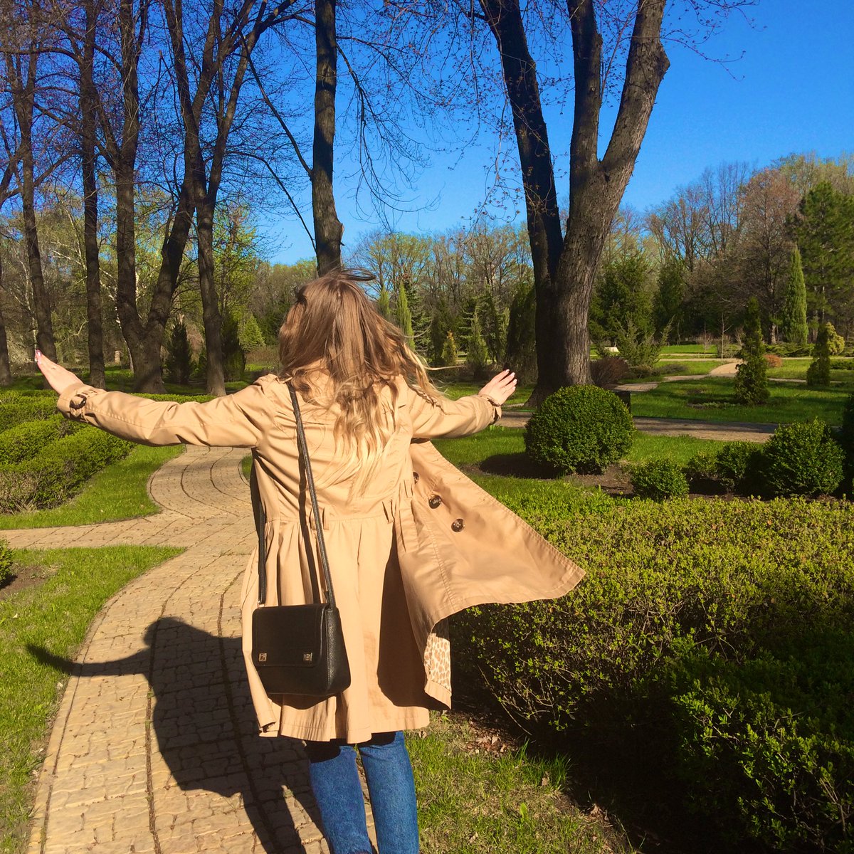 guridova's tweet photo. это я убегаю от работы https://t.co/4wgtlLbo3m