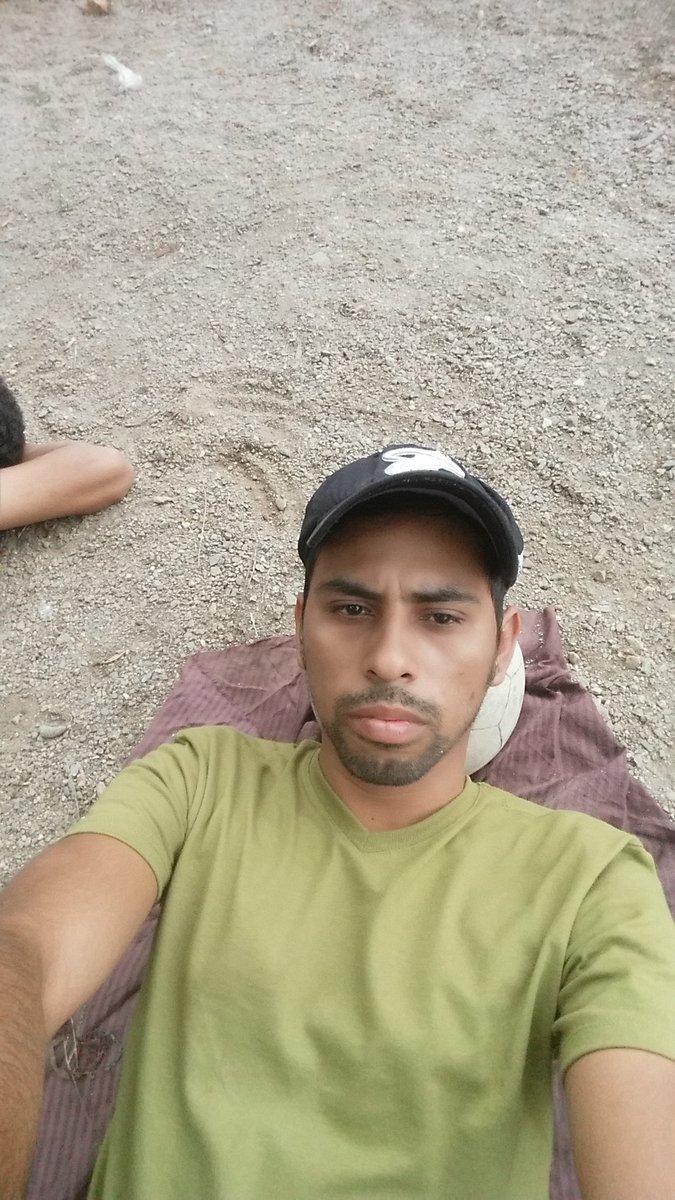 keddwin's tweet image. Descansando del calor del verano