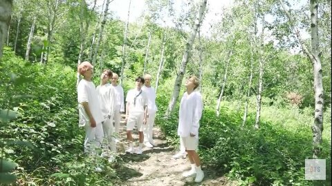 sugamogie's tweet photo. jimin was a little boy afraid of the big,wide world he's grew up within he castle walls.
#soafraid https://t.co/hiK93gKIYz