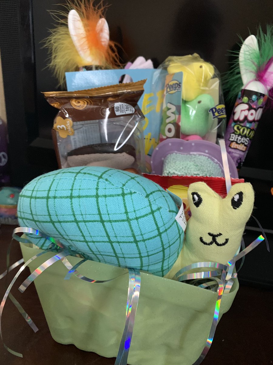 BipolarBiped907's tweet photo. They showed up with a basket for me ๐ฉ๐ฉ๐๐ #BestFrands https://t.co/rHlklHFGt9