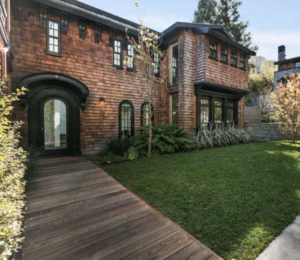 Compass's tweet photo. Nicknamed the "treehouse" for the harmonious way that it blends in with nature, a breathtaking townhouse, represented by #SanFrancisco agent @ninahatvany, impresses. @Forbes has more: https://t.co/5LkSZlerZz https://t.co/ISSkUkj9Su