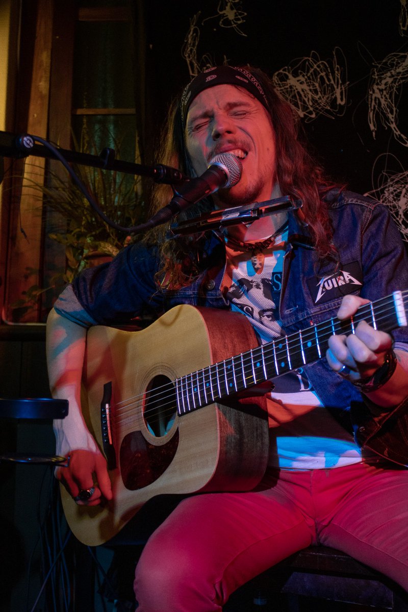 AvapsyMedia's tweet photo. Janne Aslak from #Ruotomieli at Public House Merikulma. #OuluRockCity #Oulu https://t.co/xxOsqToE0P