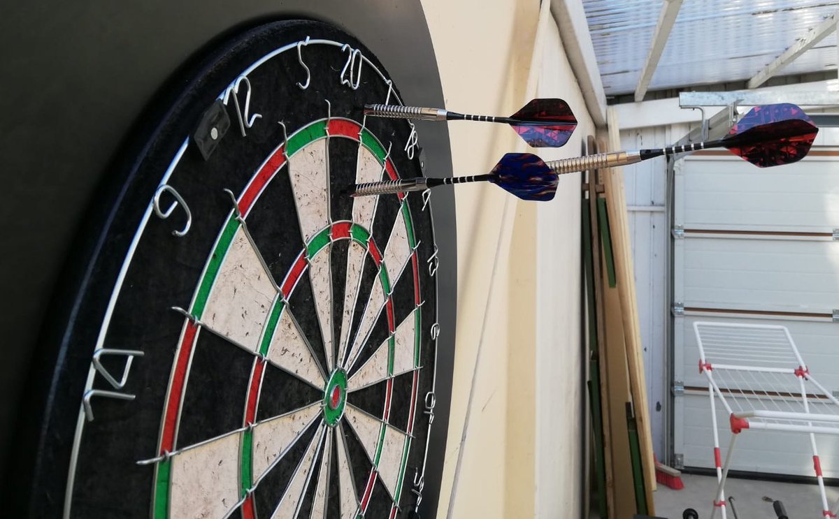 whatsonmymind_d's tweet image. Haben heute mal in der WG Dart gespielt. Stellt sich heraus ich wohne mit Robin Hood zusammen.
#whatsonmymind #6von100Tweets  #SMSChallenge