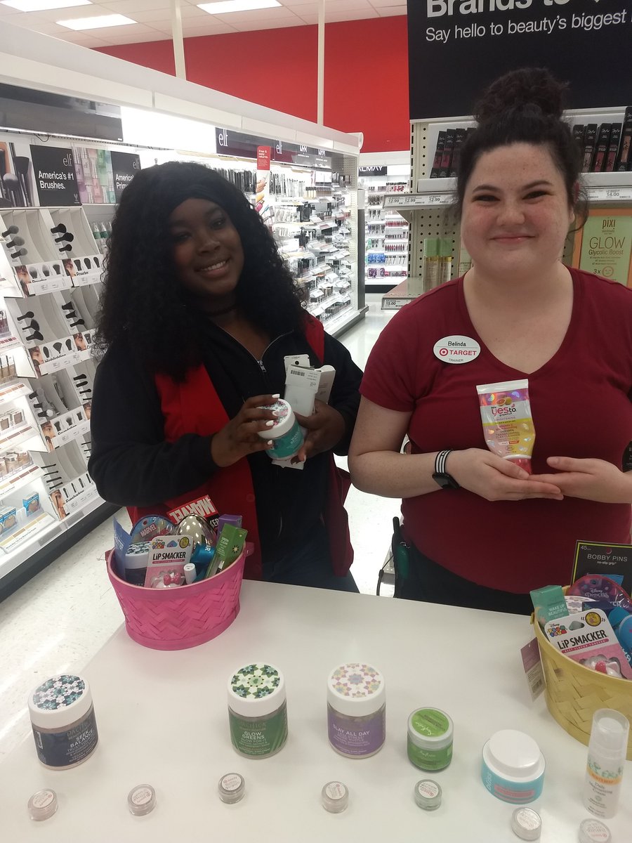 Belinda sampling the Unicorn Clay Cleanser (it changes colors!) and Tatiana showing off the nighttime beauty powder. #2010 #youbeyou
@ashmclaugh715 <a href="/DrewGuenther/">Drew Guenther</a> @TiffMisk