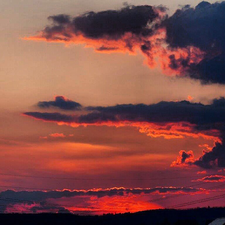 Suhsansdrums's tweet photo. Good Friday Evening
#aprilsunset #whatcolors #Switzerland ๐จ๐ญ https://t.co/9MqkYK17Cl